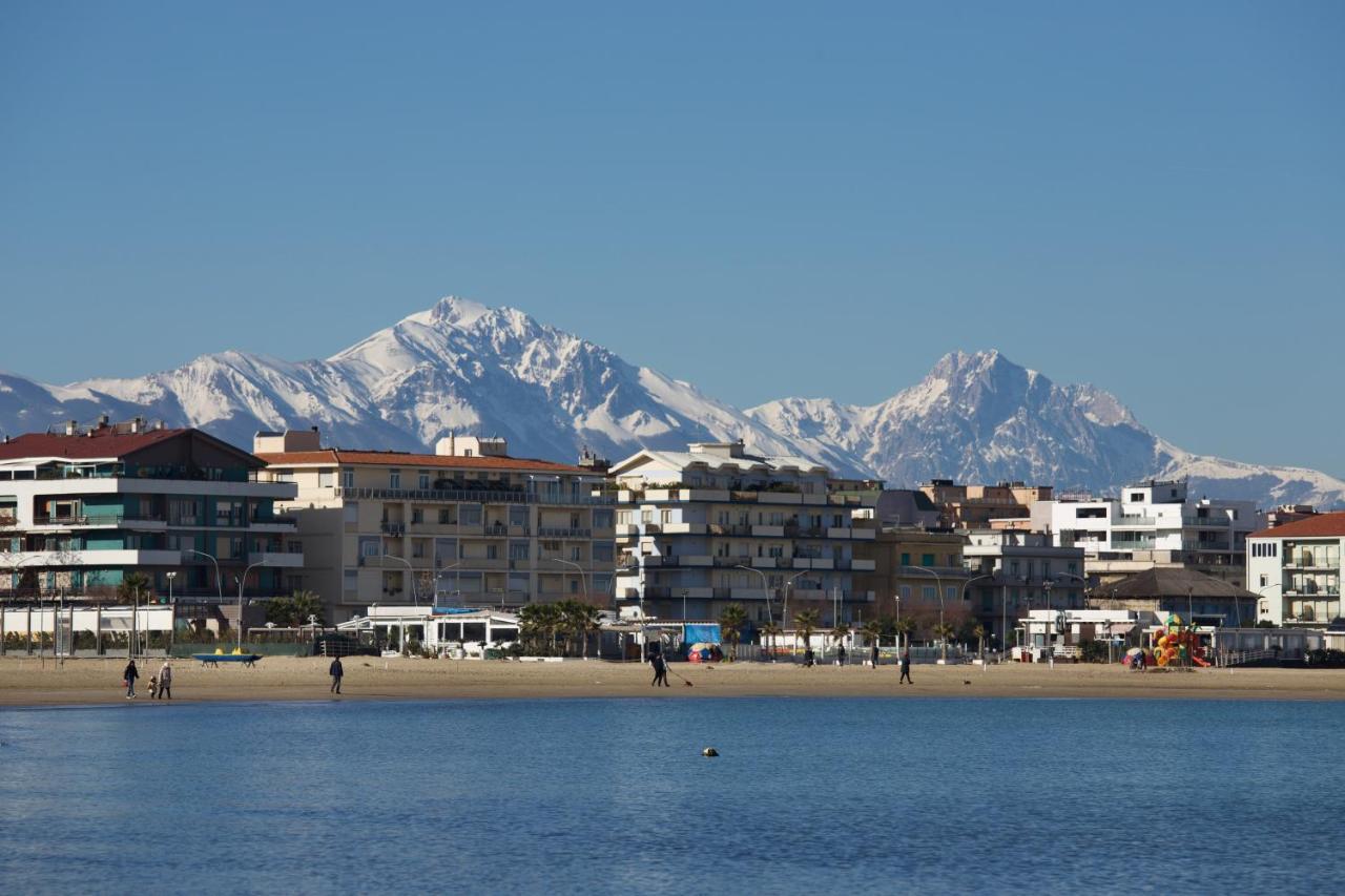 "Casa Incantevole" Fronte Mare Pescara - Appartamento Via Buozzi エクステリア 写真