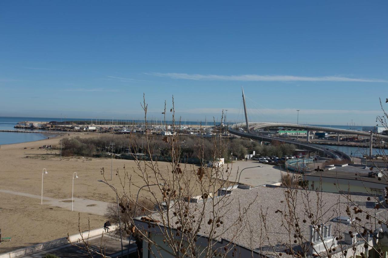 "Casa Incantevole" Fronte Mare Pescara - Appartamento Via Buozzi エクステリア 写真
